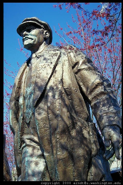 0001.seattle-fremont-lenin-statue.4.jpg